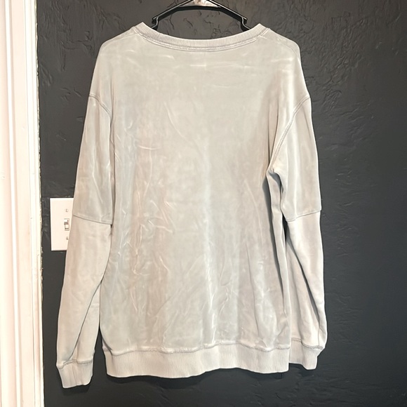 Pink - VS - oversized light gray sweater - Picture 2 of 2